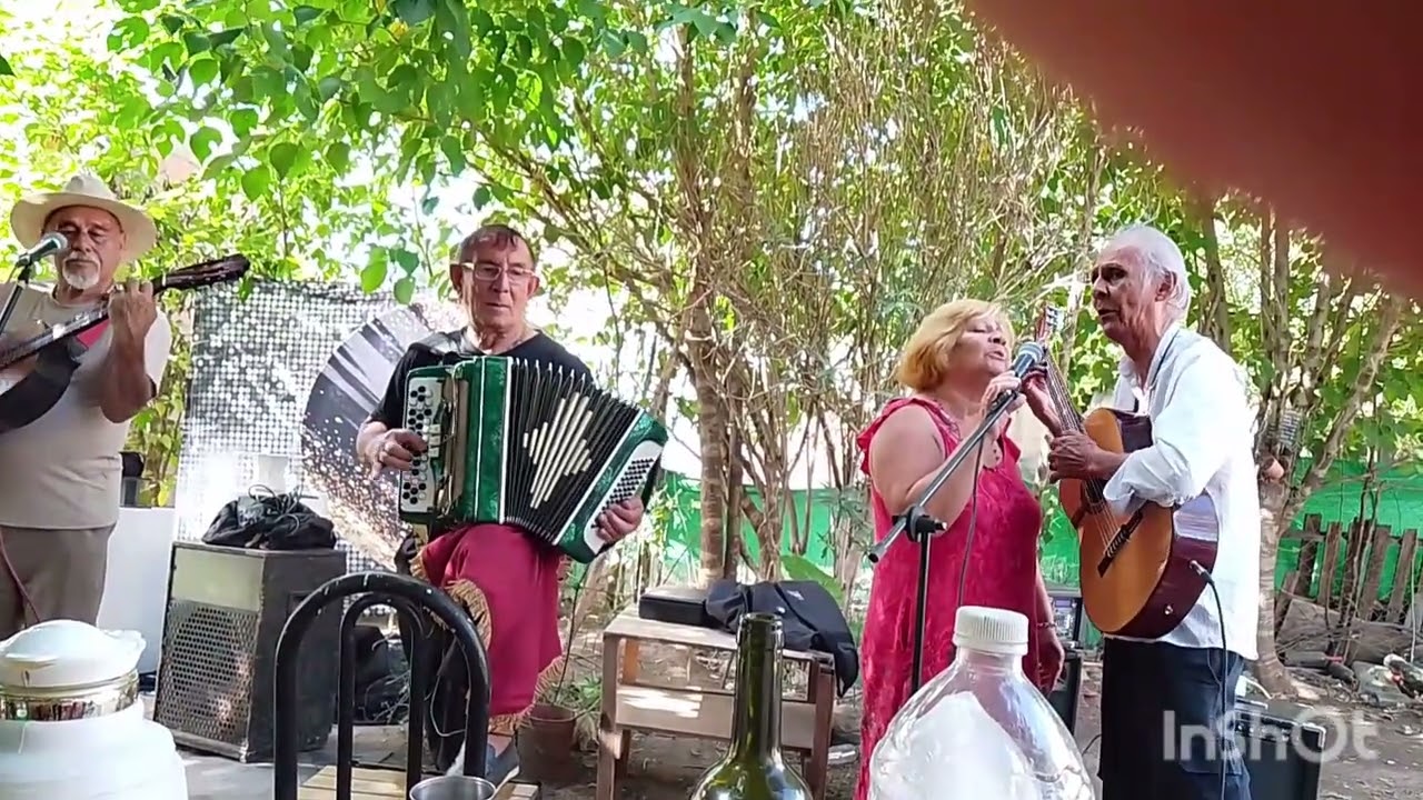 Duo gomez-cabral con flores/enciso