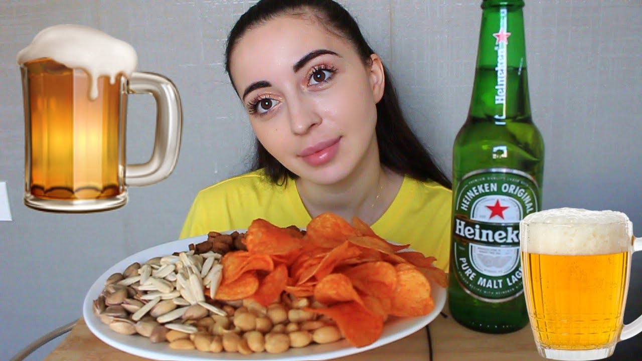 НЕ ОБЩАЮСЬ С БРАТОМ?? Пивная тарелка / Mukbang Ayka Emilly