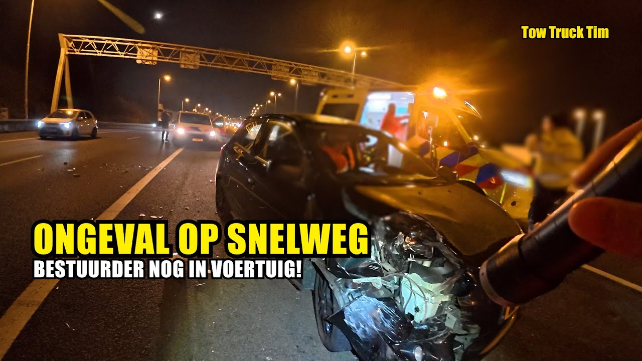 Ongeval met leenauto op snelweg!! #ambulance personeel checkt bestuurder ..🚨