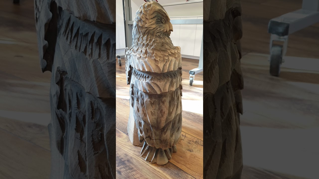 Eule schnitzen mit einer Kettens&auml;ge, Wood Carving Chainsaw