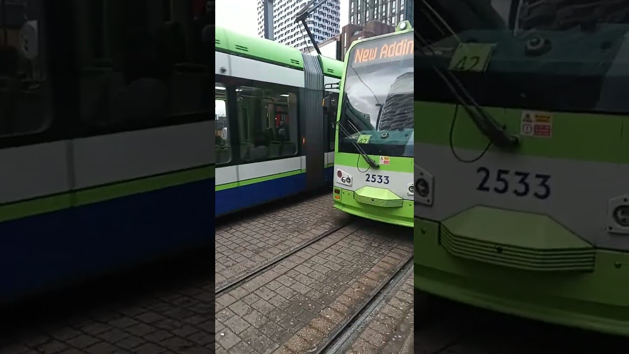 Croydon trams: Variobahn 2560 & CR4000 2533