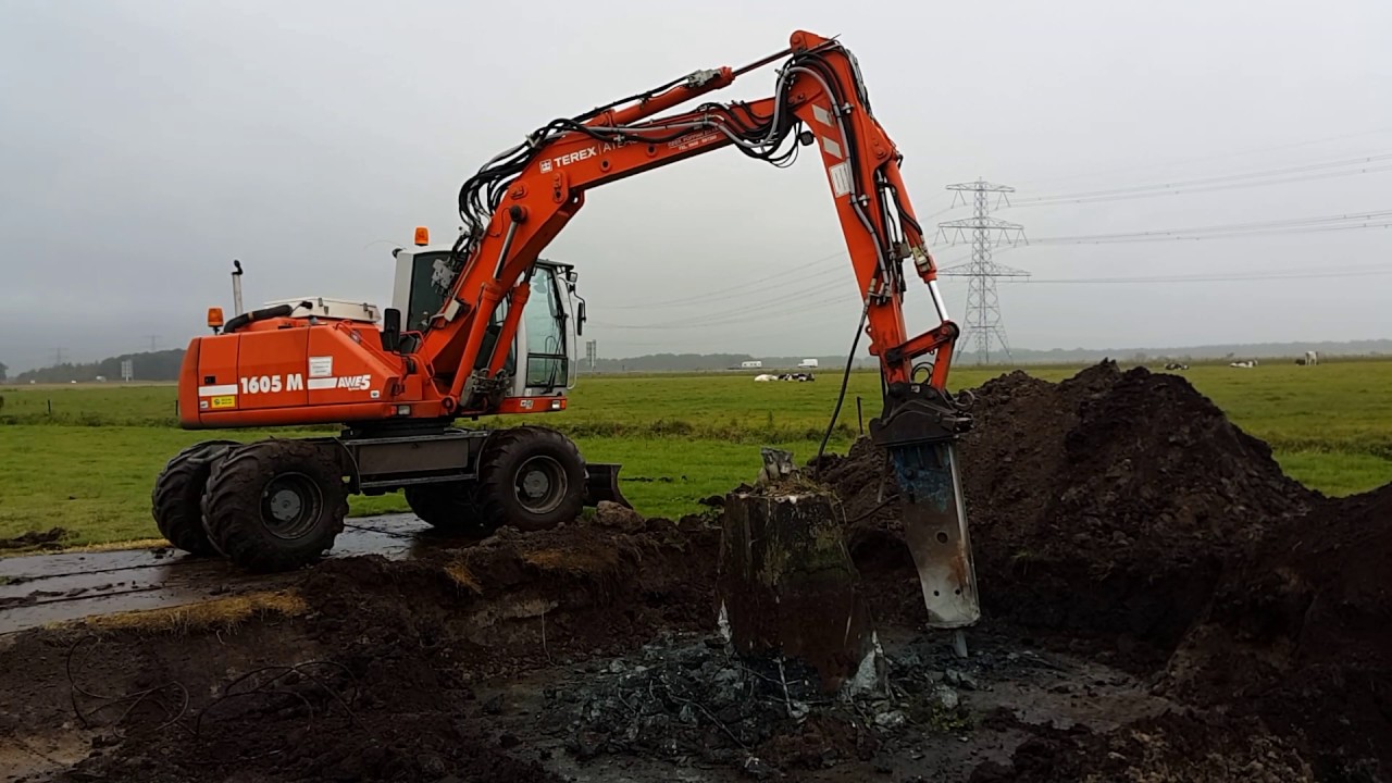 Terex Atlas 1605M Excavator | demolishing electricity pylon foundation | Gebr. Poppink Daarle