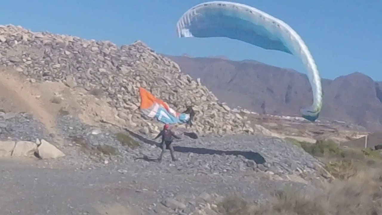 Paragliders landing near Del Duque, Tenerife 18 12 2017