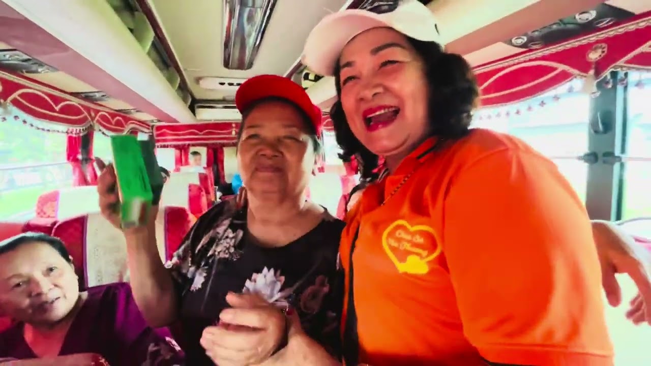 Nh&oacute;m sen trắng Đat th&eacute;p tặng  qu&agrave;