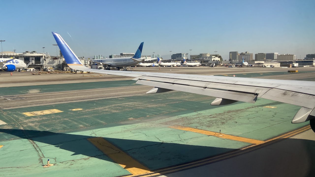 United Airlines Boeing 757-300 Pushback, Taxi and Takeoff from Los Angeles (LAX)