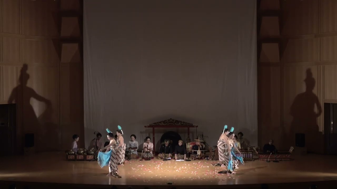 Srimpi Gambirsawit (full version) by Michi Tomioka