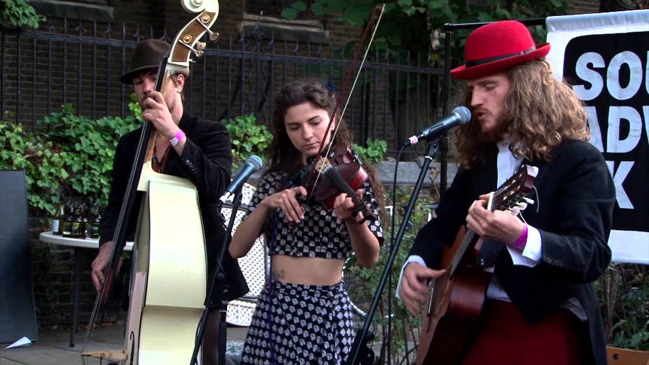 Mobius Loop perform 'Deep in the Dale' @ Acoustic Sunday