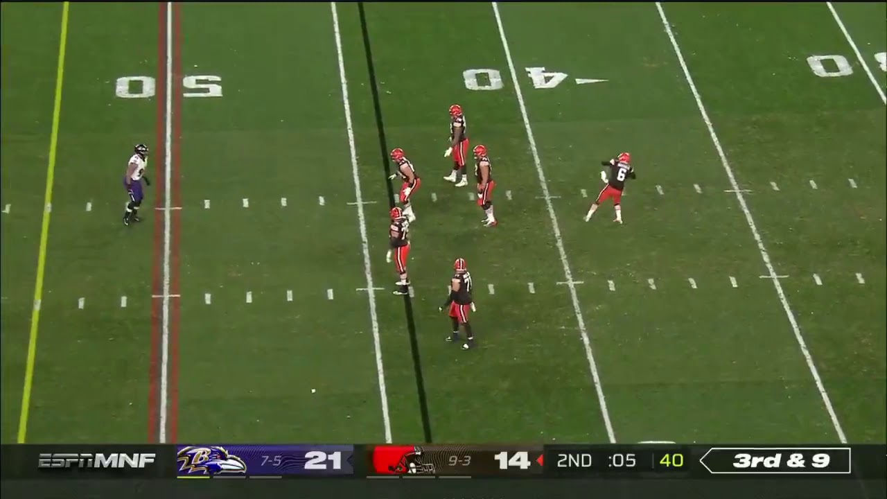 Baker Mayfield throws the ball 70 yards (and Chuck Clark gets destroyed by uprights) || 2020