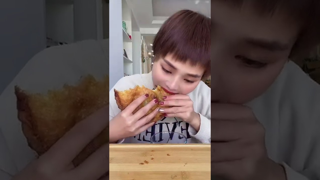 [Portrait] Mukbang ASMR | Fried Chocolate Mochi Bread 炸麻薯面包