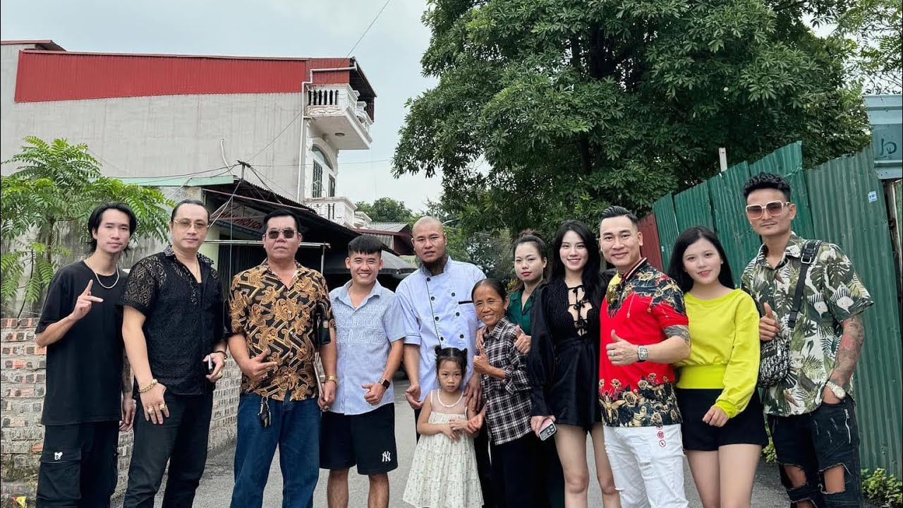 Hưng Vlog Tổ Chức Ae Team Chơi Trò Chơi Cắt Bóng Trúng Sọt Rác Nhận 1.000.000VNĐ.