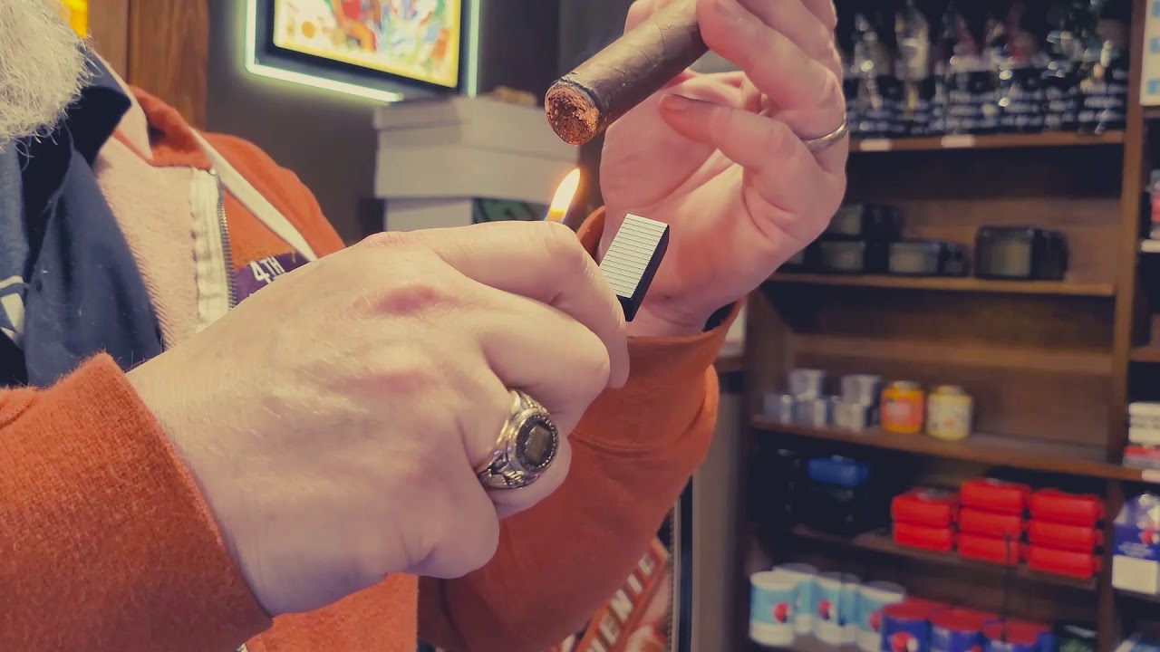 How to Light a Cigar Soft Flame