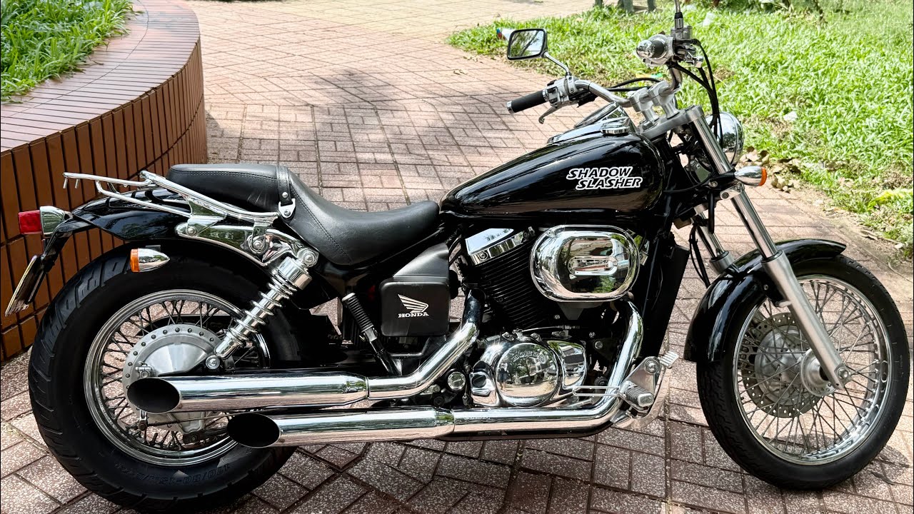 Honda shadow 400cc chính chủ sang tên. Đời 2002 cực kỳ ít xe trên thị trường. Xe nguyên zin cực đẹp.