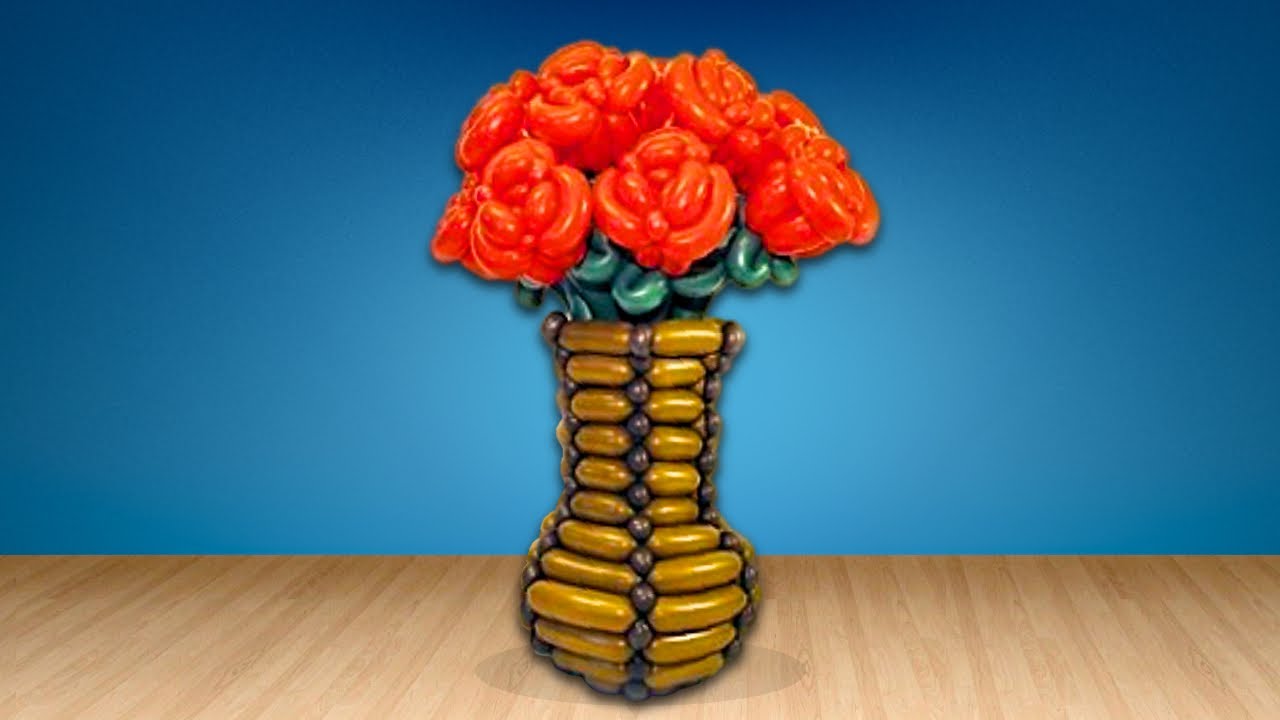 Vase with roses ​​of balloons Twisting