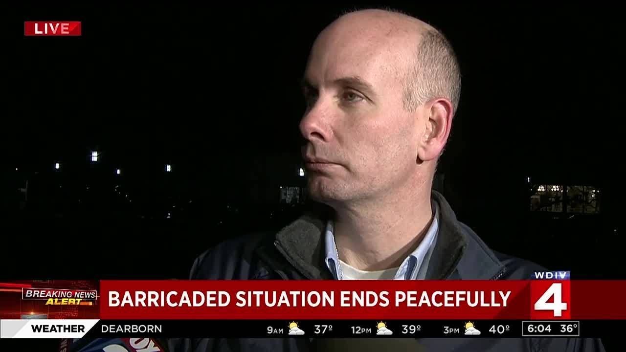 Barricaded gunman situation in Wixom