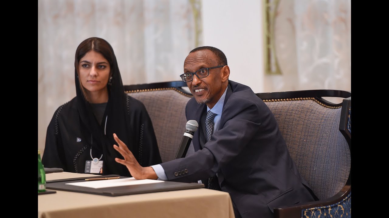 President Kagame meets with Harvard Students in Dubai, 9 February 2016