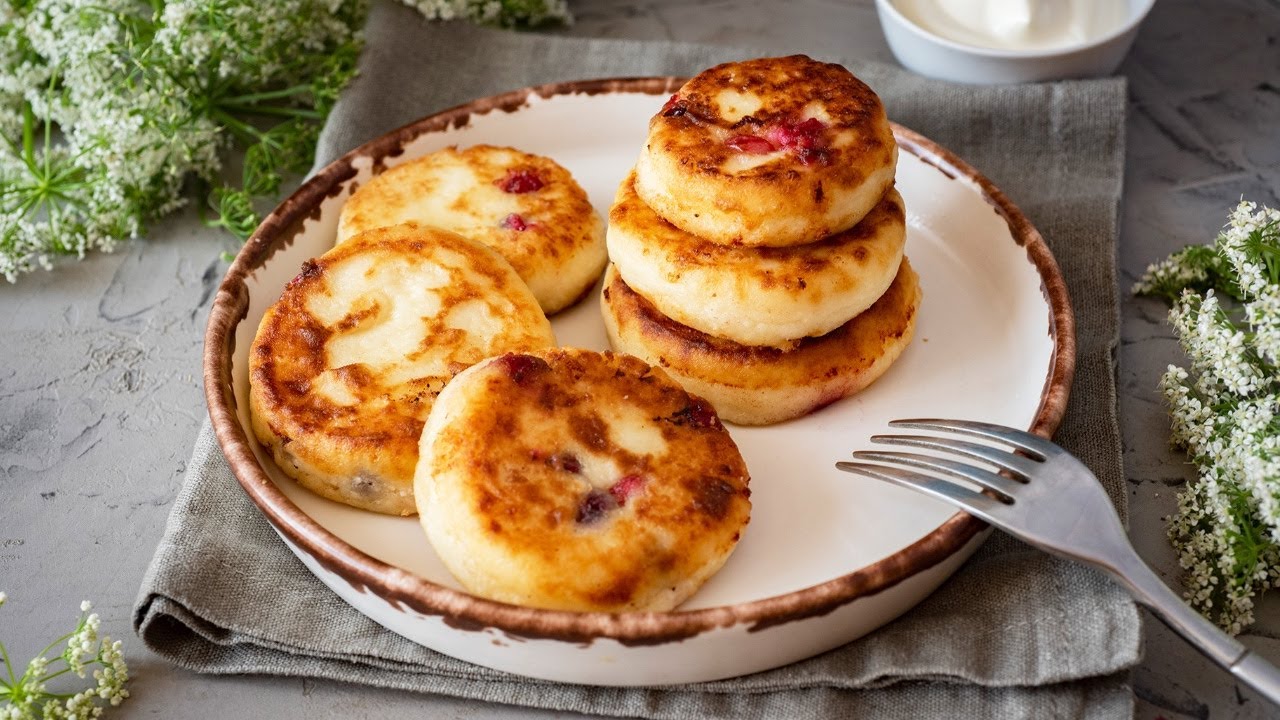 🥞 Вегетарианские сырники с клюквой без яиц — видео рецепт