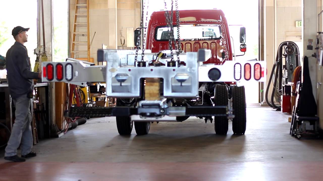 Service and Parts - Lynch Truck Center