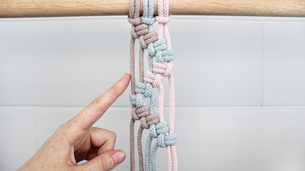 EASY Zig Zag Pattern with Larks Head Knots  |  Macrame Tutorial