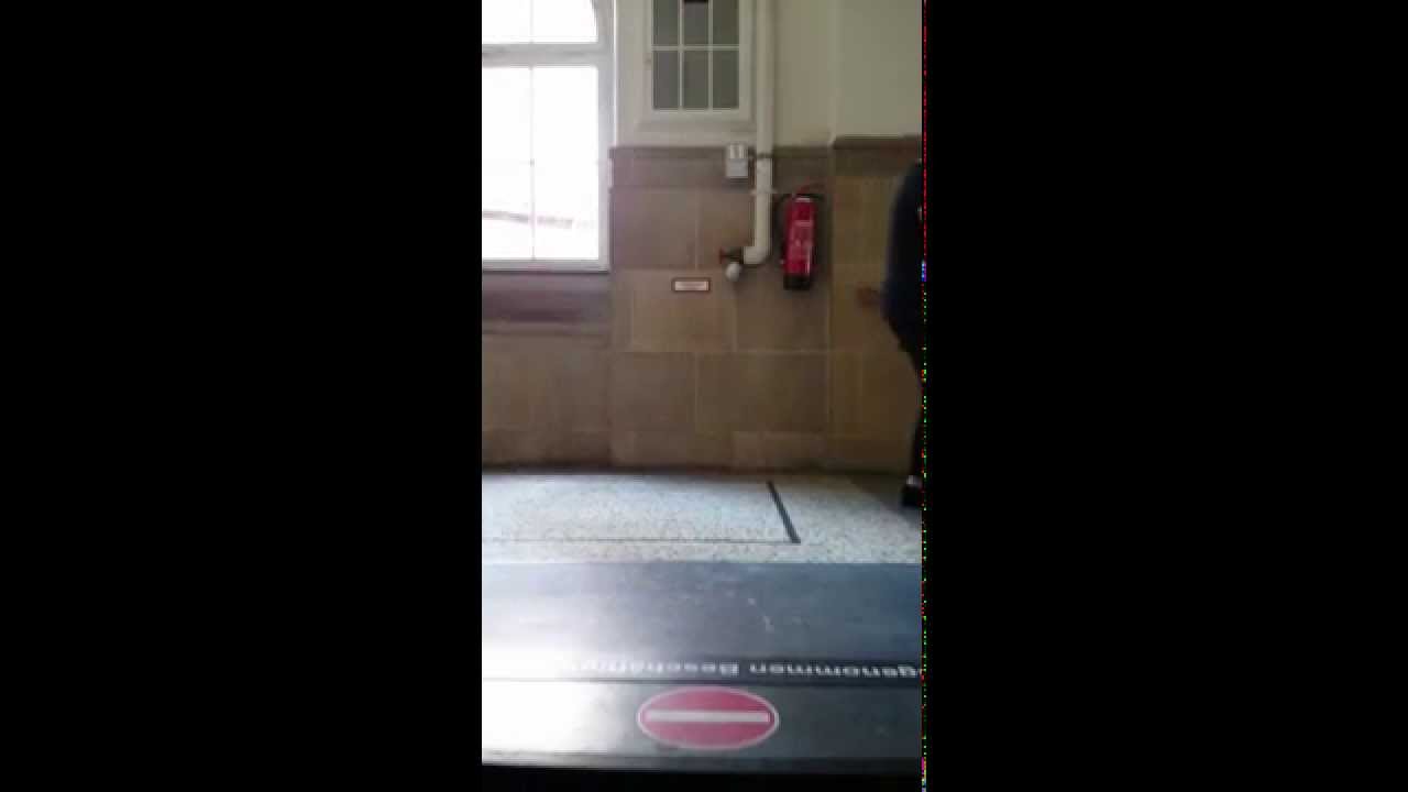 Rundfahrt mit dem Paternoster im Rathaus Kiel