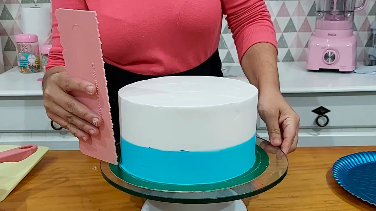DECORAÇÃO DE BOLO COM A ESPÁTULA 22 DA BLUE STAR / BICO CHUVEIRINHO 233 / PARIS CAKE DESIGNER