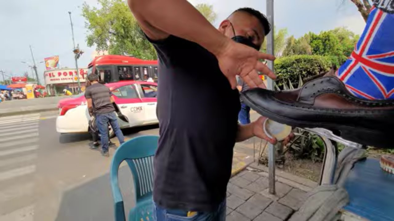 $1 STREET SHOE SHINE on Stylish Men's Leather Shoes & Punk Rock Socks by David | Mexico City ASMR 🇲🇽