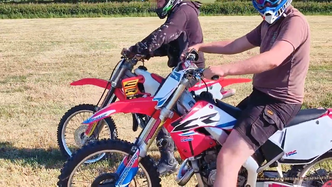 CR 125 (2001) vs CR 80 (2001) .... Mr NASTY STRIKES AGAIN  .... MUST WATCH !!!!