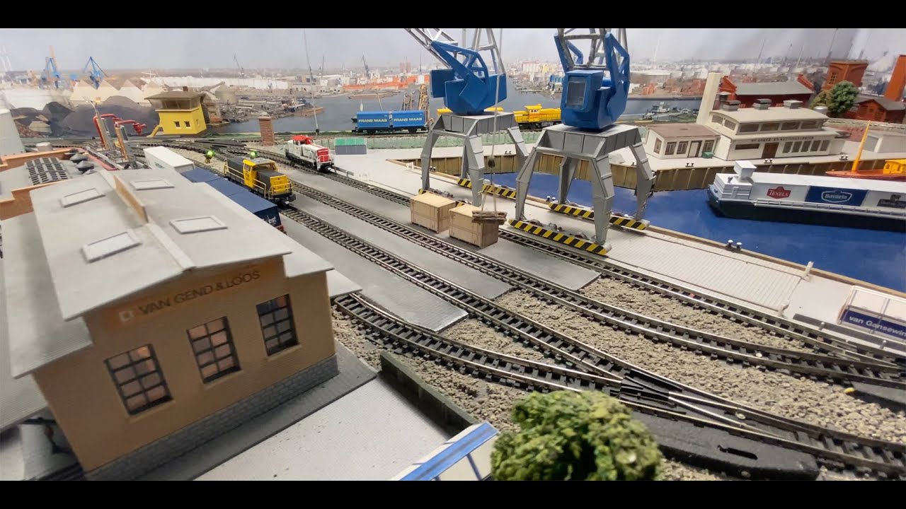 Rotterdamse haven in N spoor     1:160   4K