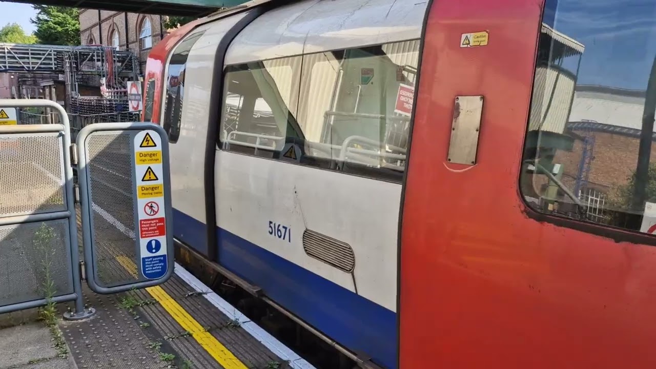 Trains at Golders Green (01/09/24)