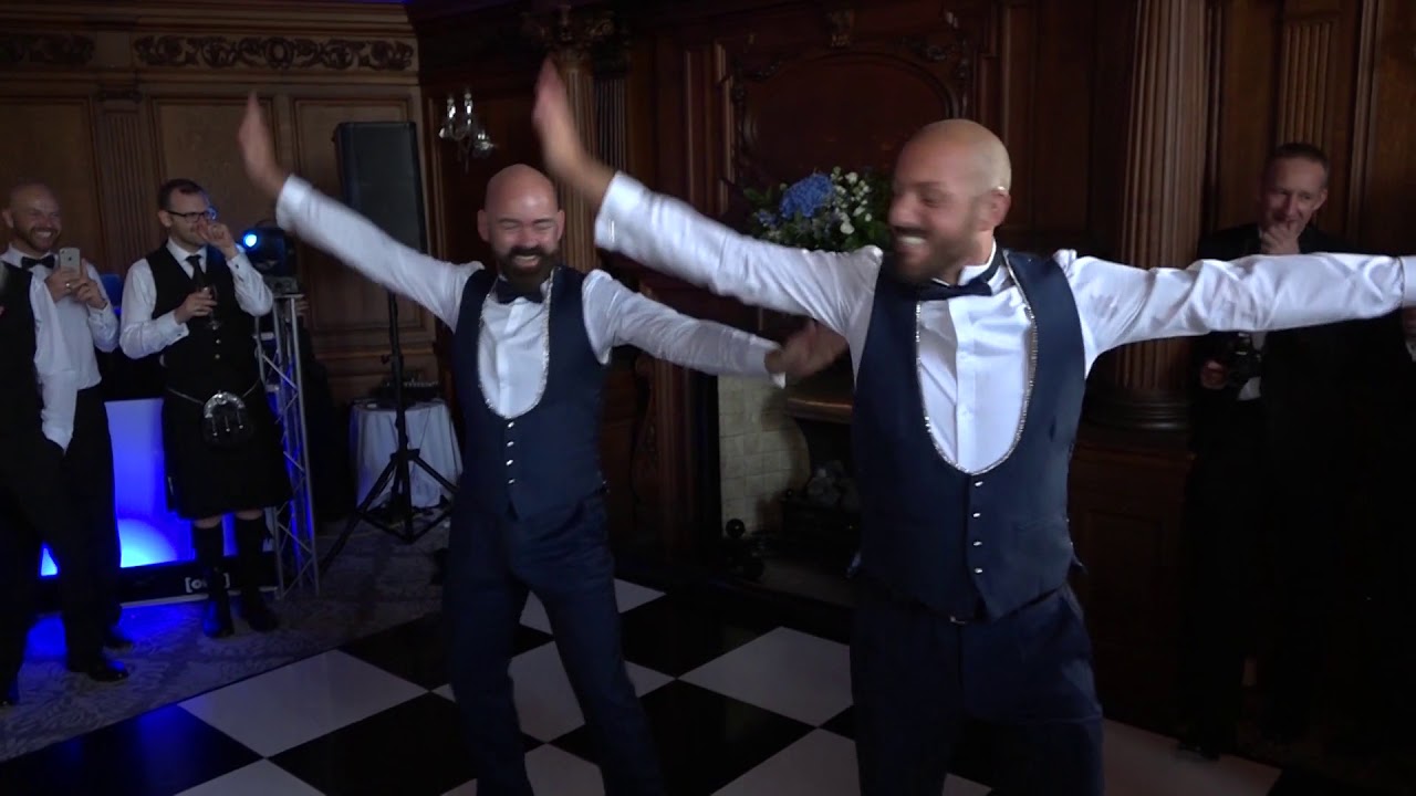 Epic Grooms surprise first dance to Tina Turner’s Proud Mary