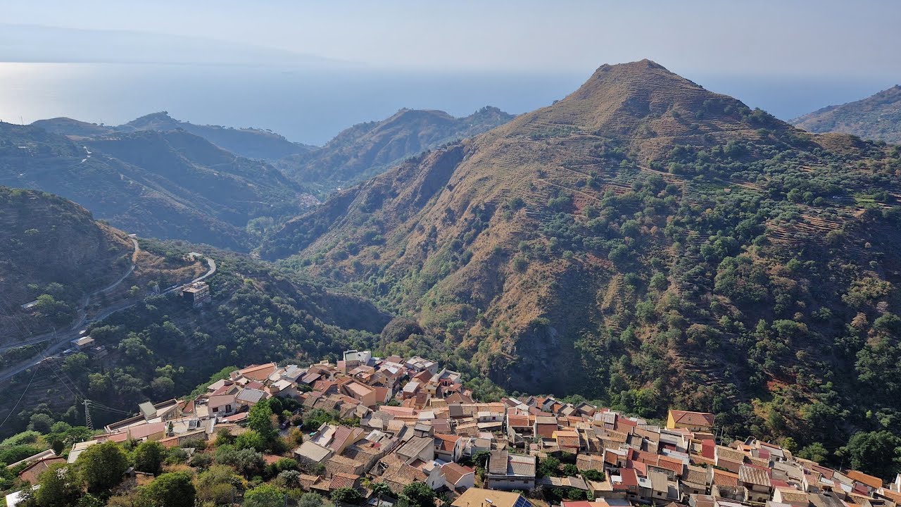 Pezzolo supra na rocca. Storie tra passato, presente e futuro di un villaggio affacciato sullo jonio