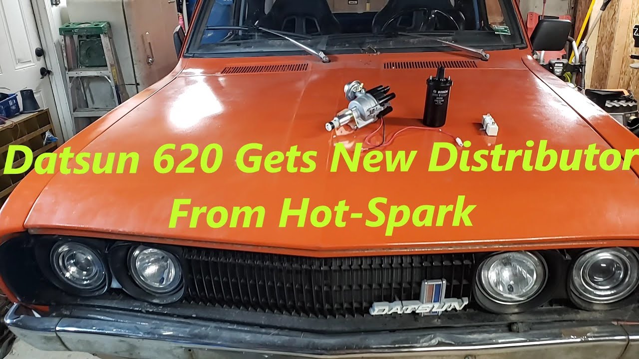 How do you install a Hot-Spark Distributor in a Datsun 620?