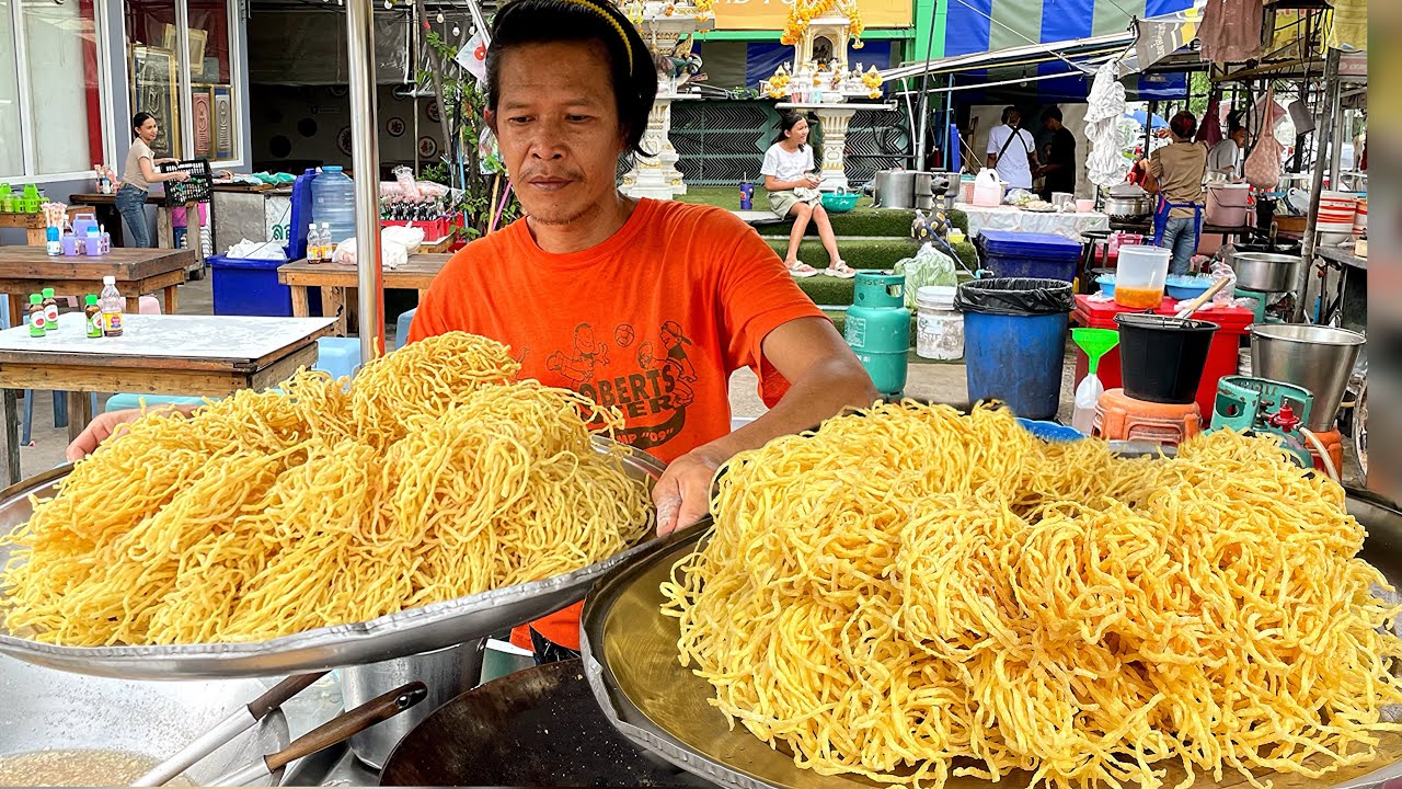 Amazing Asian Chef! Cooks The Best Thai Noodle & Rad Na for 30 Years | Thai Street Food