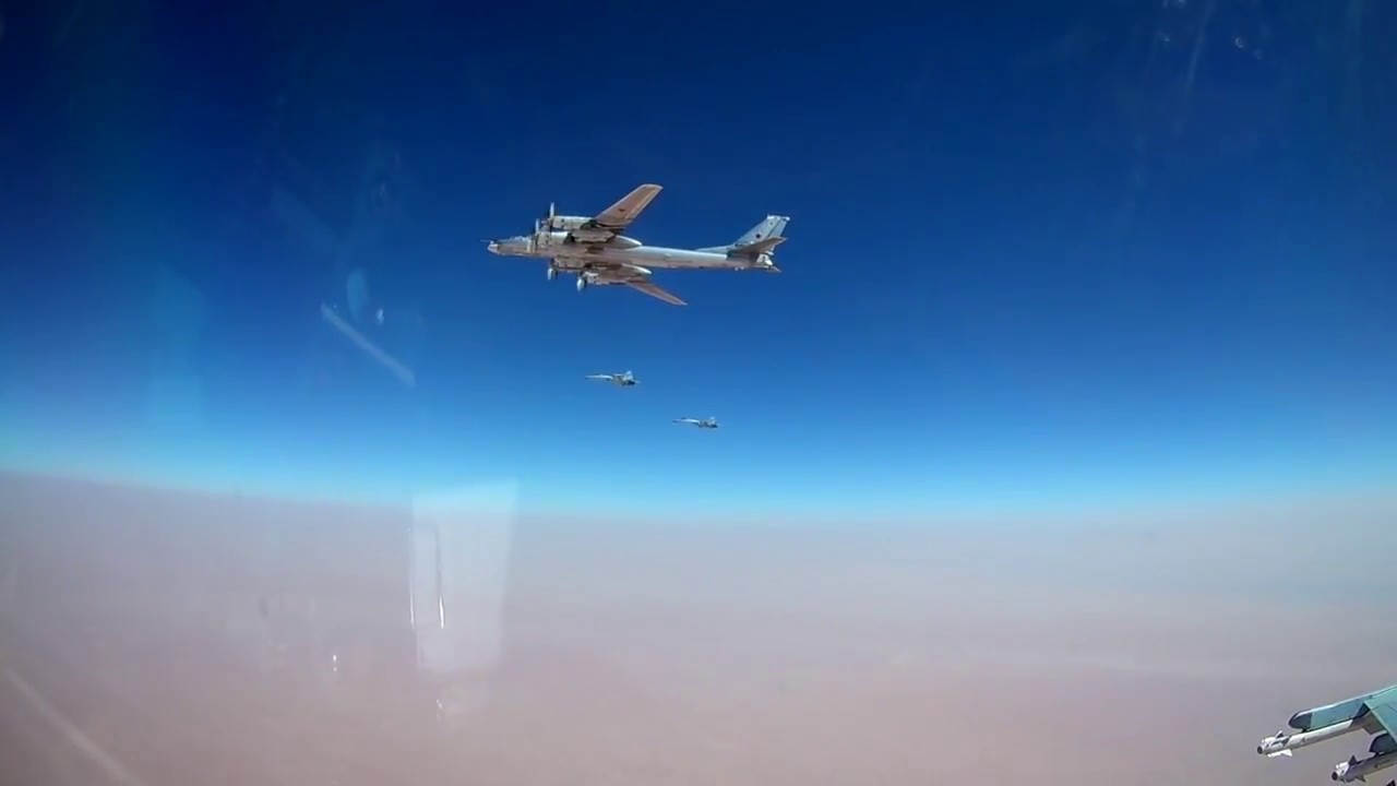 Пуск бомбардировщиками Ту 95МС крылатых ракет Х 101 по объектам ИГИЛ в Сирии