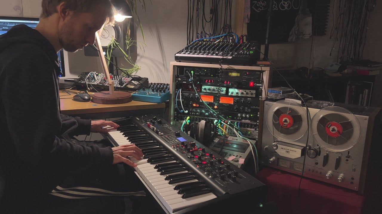 Getting cozy improvising on my Yamah YC 61 Wurli #ambientmusic