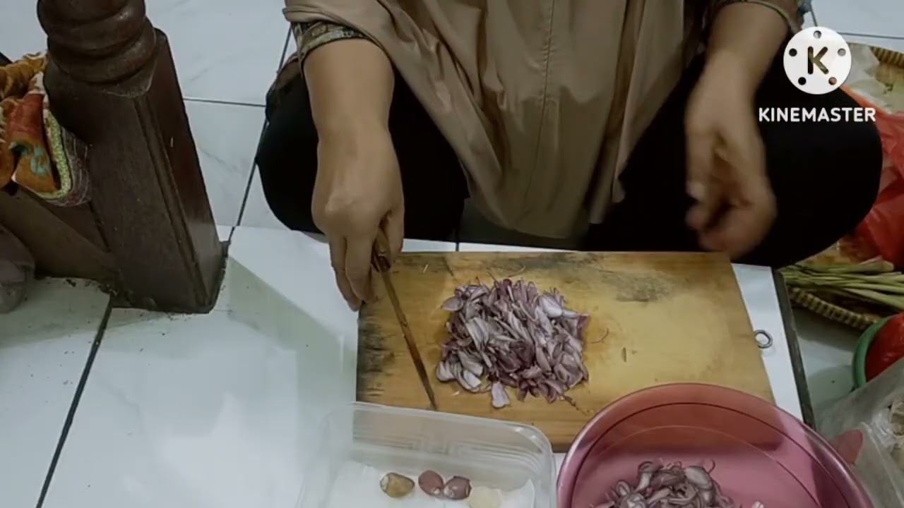 BIKIN BAWANG GORENG MERAH