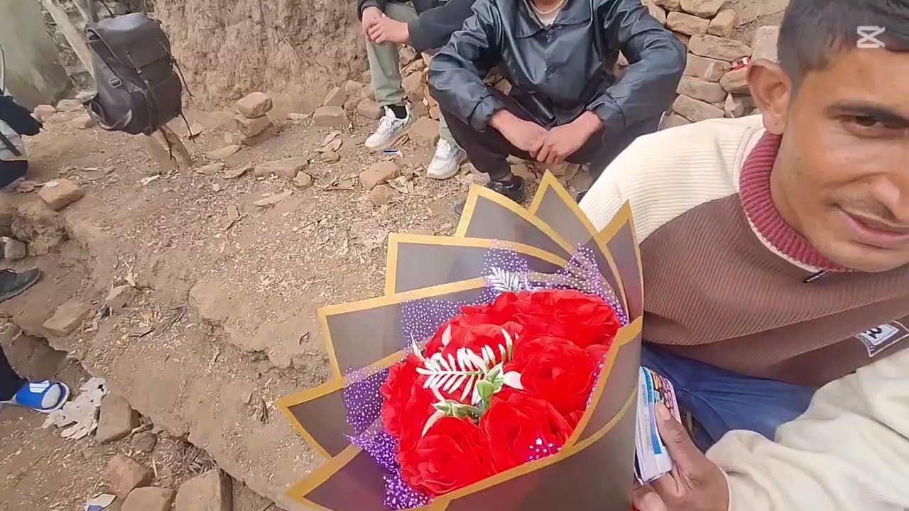 निर्वाचन प्रहरीमा फुर्सदको टाइममा रमाइलो गर्दै हामी सबै निर्वाचन प्रहरी