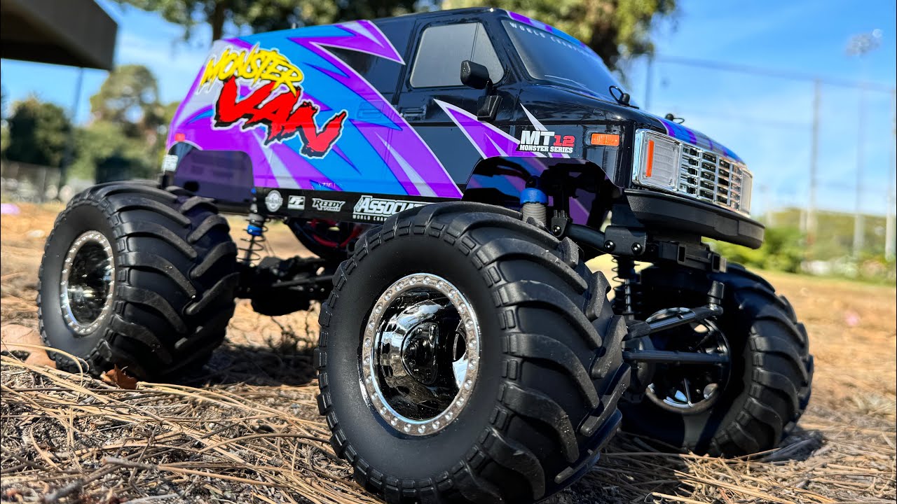 First rip with the Team Associated MT12 Monster Van | 1/12 4x4