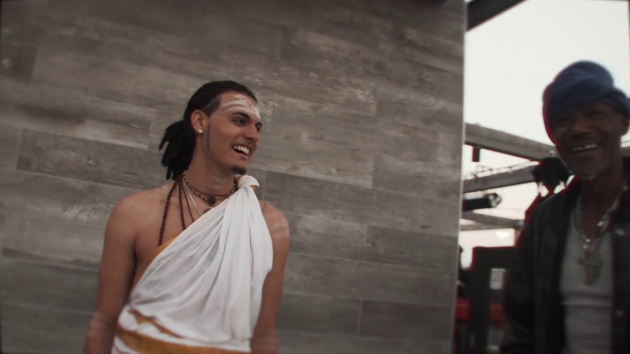 Dressing up in traditional Vedic Hindu attire at a Shopping Mall! (Social Experiment)