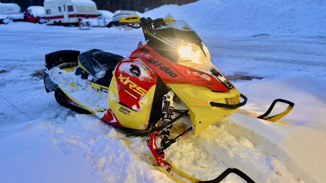Boondocking 2015 SKIDOO XRS Deep Powder!!