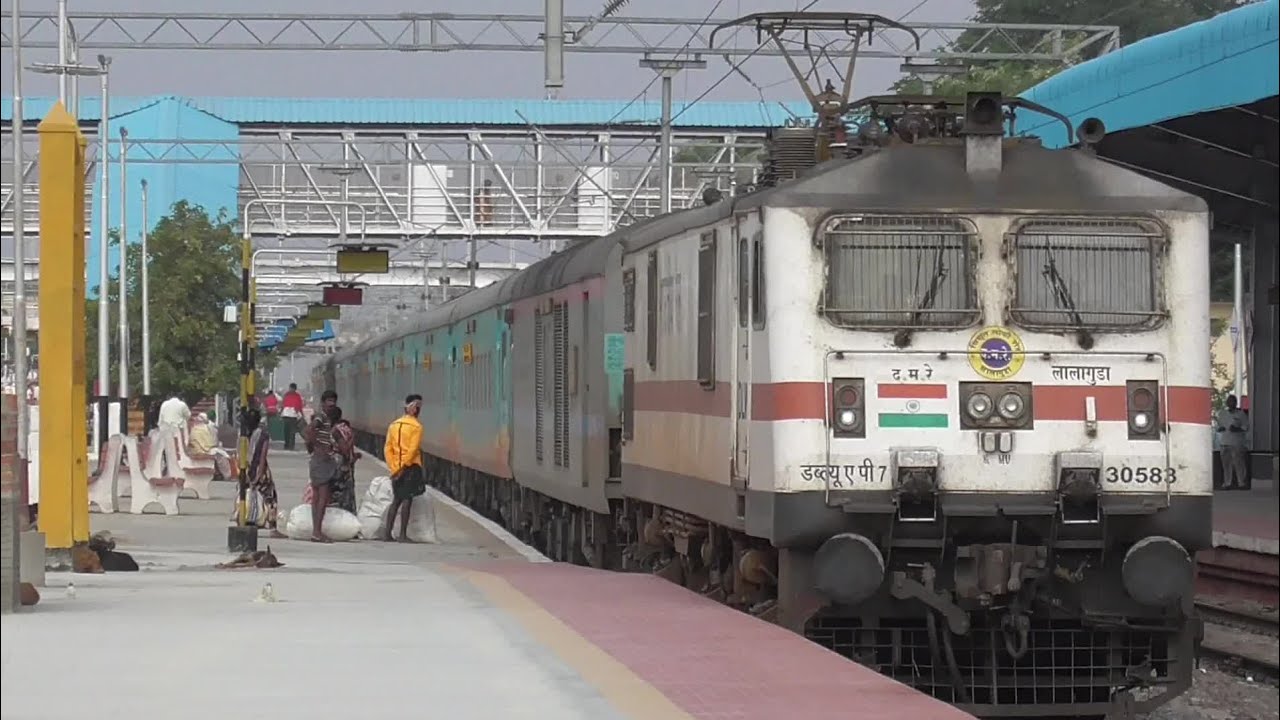 Humsafar Take off:WAP 7 Quick Acceleration:Steam Honk