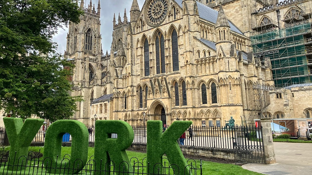 York Minster WALK, North Yorkshire, ENGLAND 4K