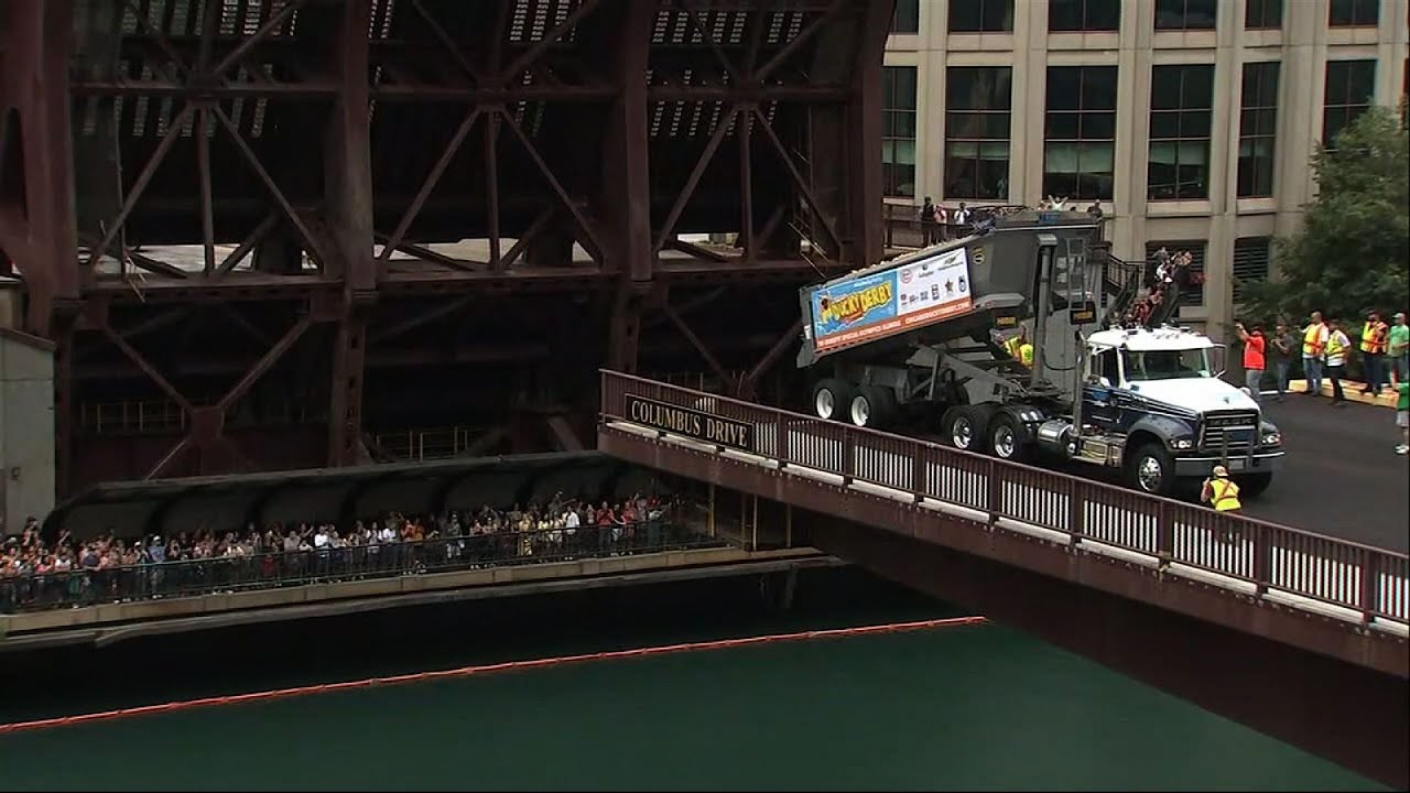 75K rubber ducks race in Chicago River for charity