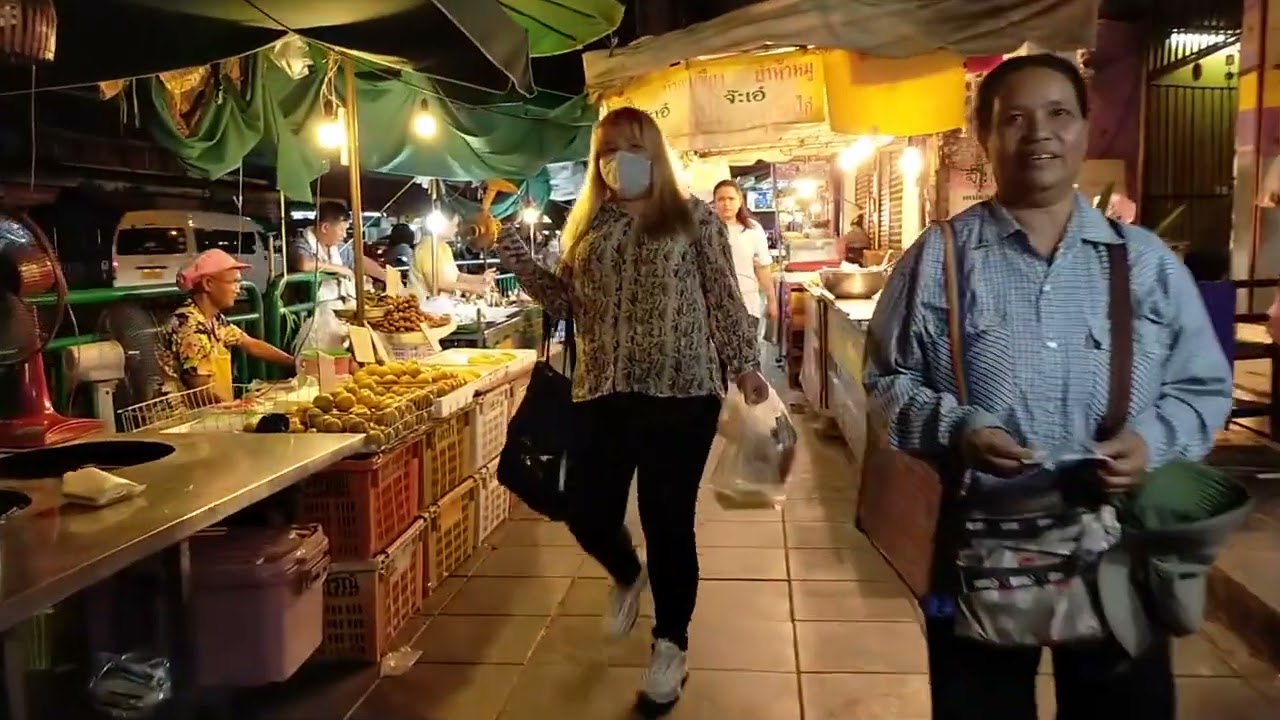 Chit Lom Must-Dos! 🤯 Epic Things To See & Do In Bangkok's Heart
