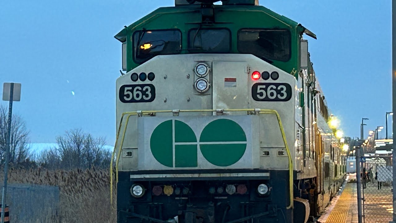 #563 GMD F59PH Accelerates