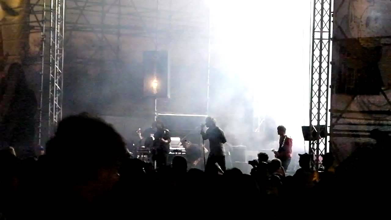 VP Oppikoppi 2011 - Heuwels Fantasties - Sonrotse Ft. Francois Van Coke (1 min) Part 2