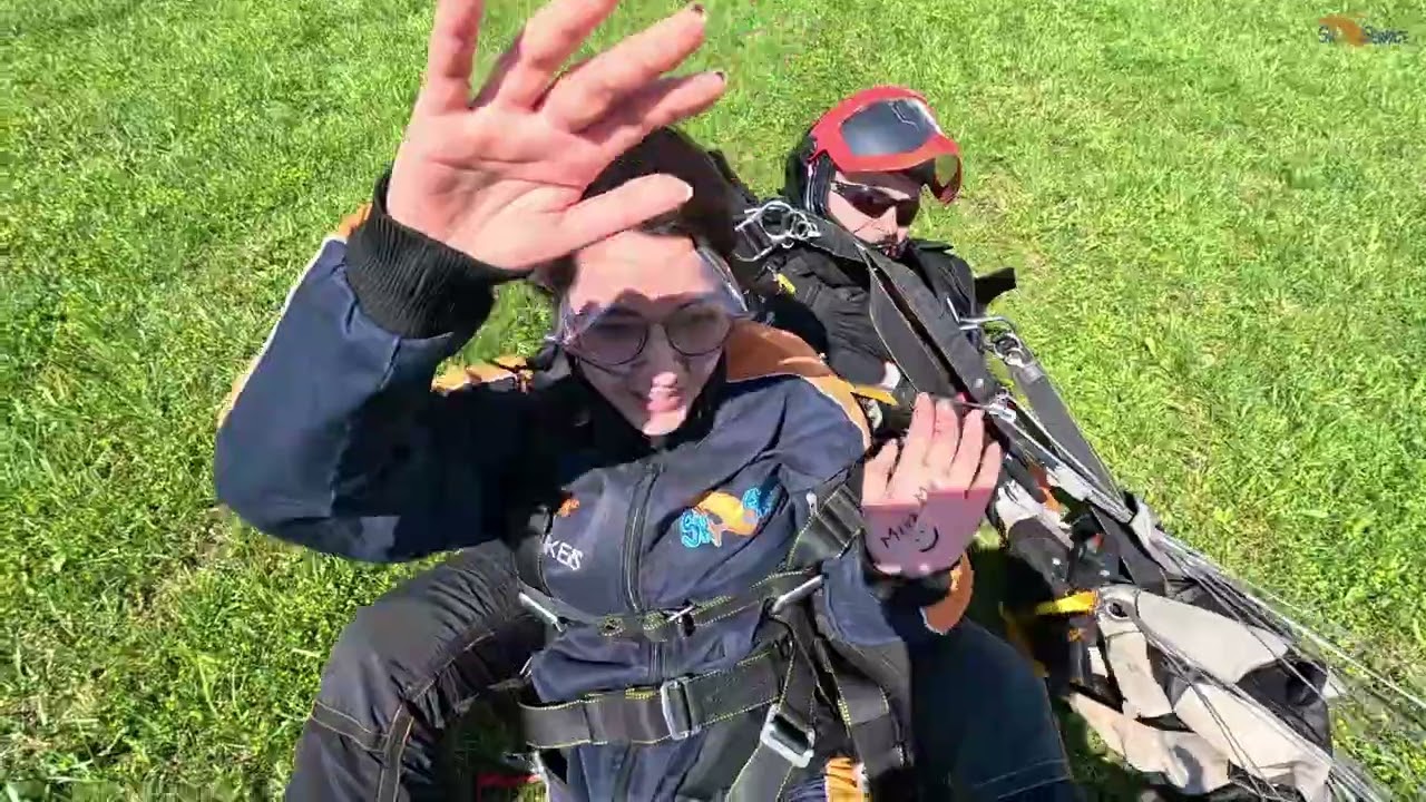 Jumping From 4000m: My First Skydiving Experience in Prague 🇨🇿😱
