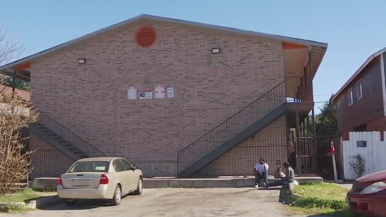 Austin apartment complex neglecting resident concerns over mold, safety issues | FOX 7 Austin