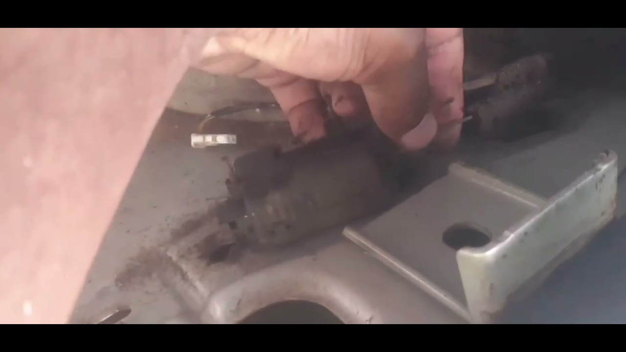 TUTO- ⚠️Comment changer le moteur de la trappe à gasoil/ How to change/fuel door not opening Corsa ✅