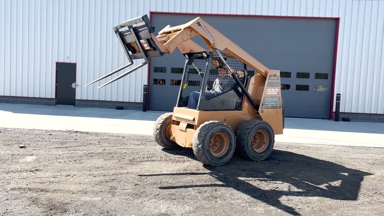 Mustang OMC 552 Skid Loader