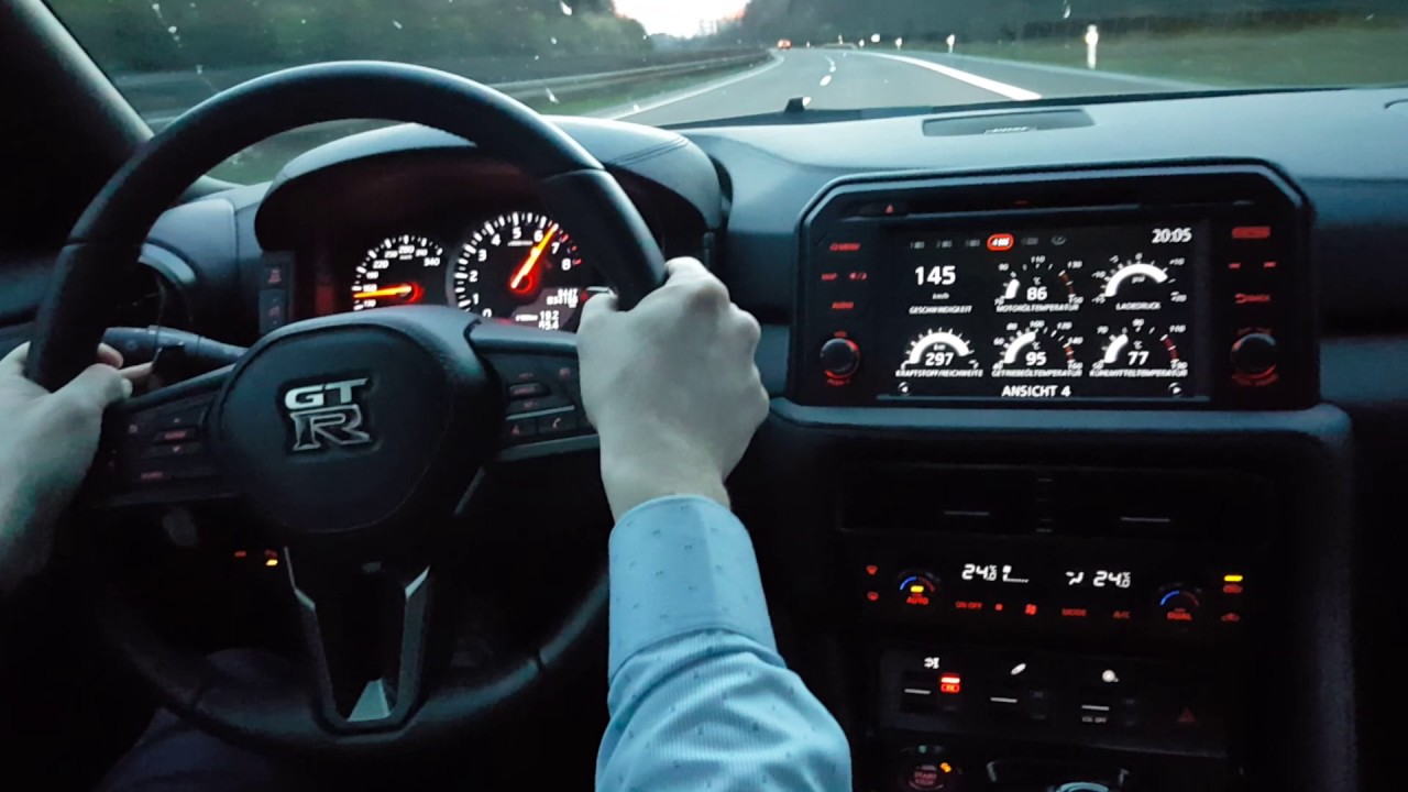 2017 Nissan GTR 100-300 kmh acceleration top speed 325 kmh